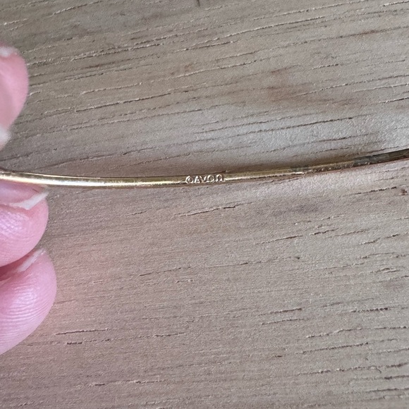 Vintage Avon Delicate Gold Teardrop Bangle with Clear Stone - Picture 4 of 4